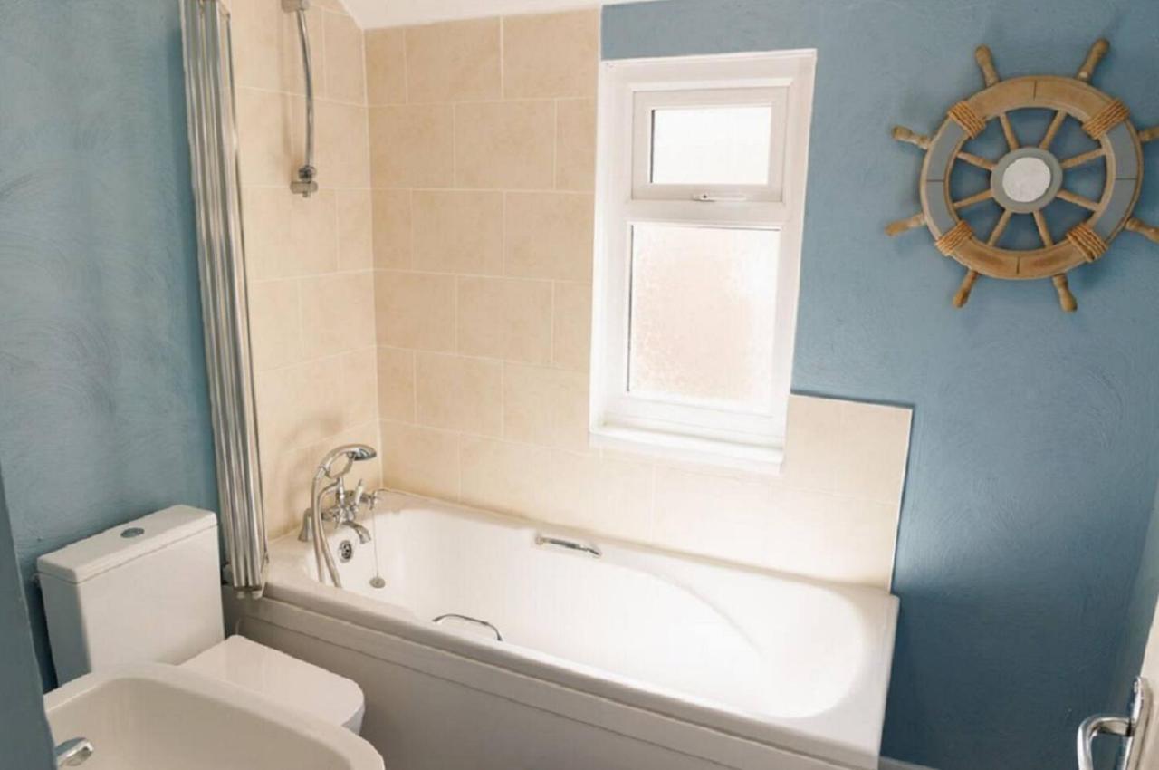 Lovely, Cosy Beachside Cottage 1 - Perfect Location Llandudno Exterior photo
