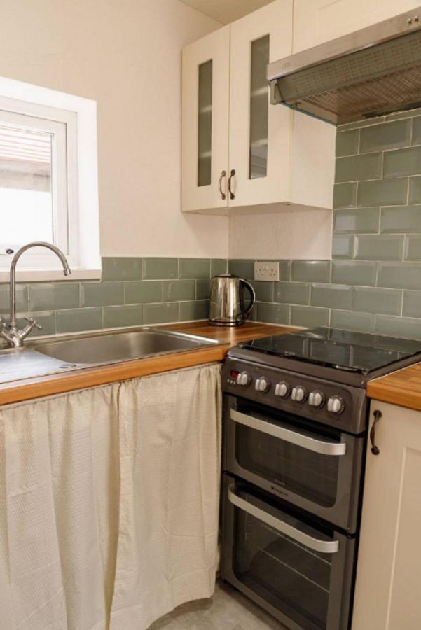 Lovely, Cosy Beachside Cottage 1 - Perfect Location Llandudno Exterior photo