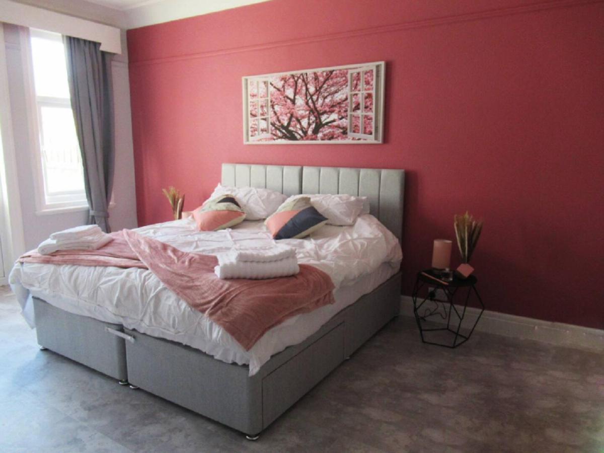 Lovely, Cosy Beachside Cottage 1 - Perfect Location Llandudno Exterior photo