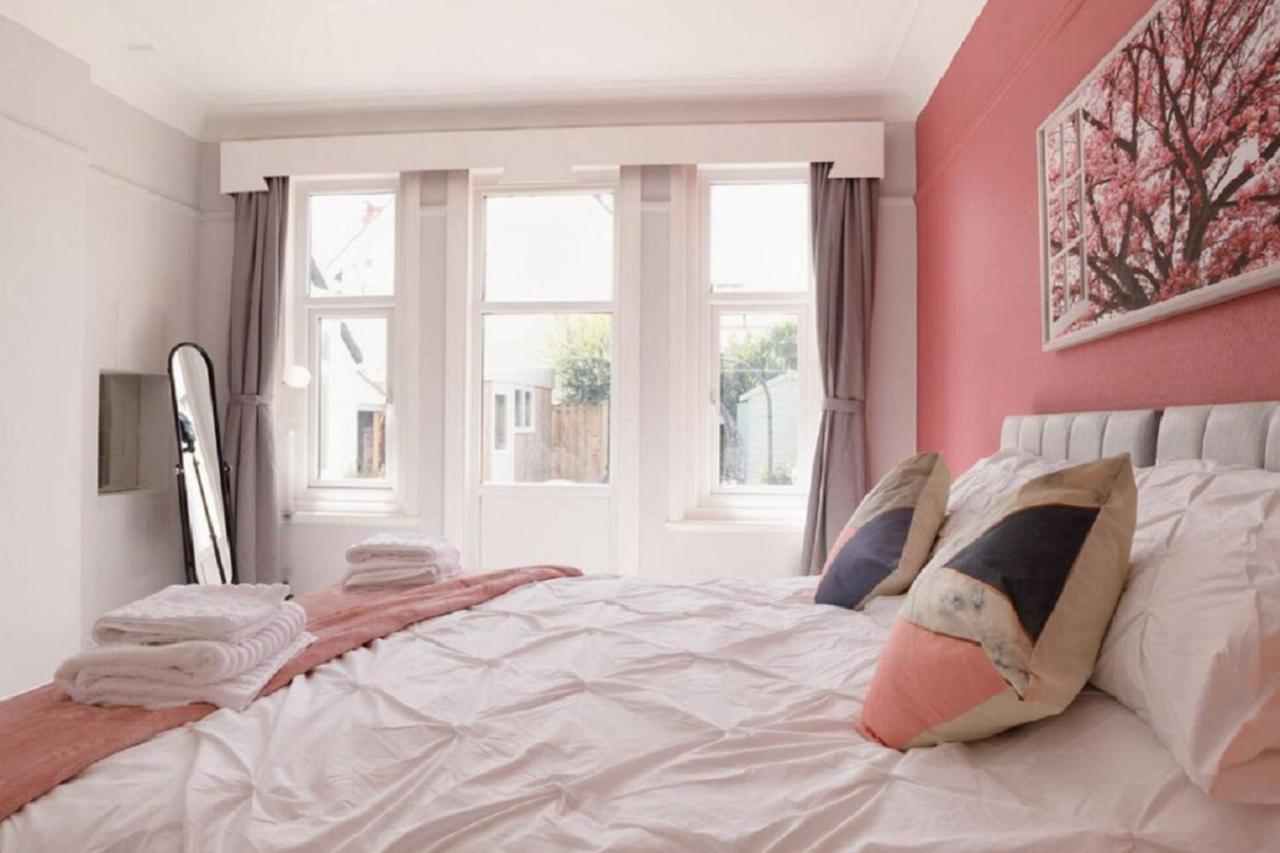 Lovely, Cosy Beachside Cottage 1 - Perfect Location Llandudno Exterior photo