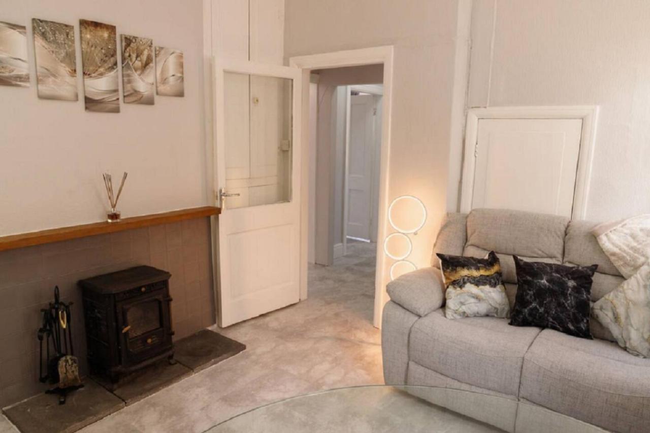 Lovely, Cosy Beachside Cottage 1 - Perfect Location Llandudno Exterior photo